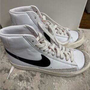 nike blazers women’s 7.5